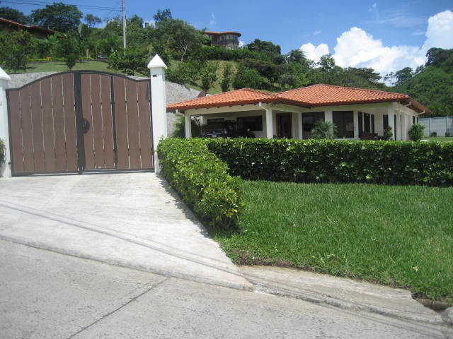 Atenas home for sale in Roca Verde