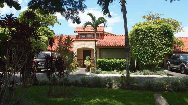 We always have great units in Residencias los Jardines in Santa Ana for sale, contact us now